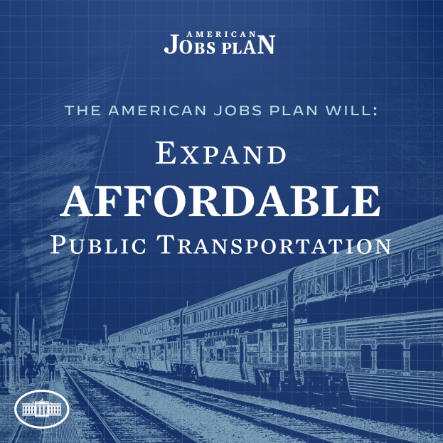 Plakat mit einem Zug auf Schienen mit mehreren Menschen in der Nähe, das "The American Jobs Plan Will Expand Affordable Public Transportation" bewirbt