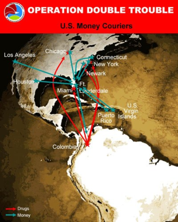 Plakat mit der Aufschrift "Operation Double Trouble: US-Geldkurier" mit einer Karte der USA, die in zwei Abschnitte unterteilt ist, einer für die Kurierrouten und einer für die Standorte der Geldboten, mit fetter schwarzer Schrift auf einem weißen Rand.