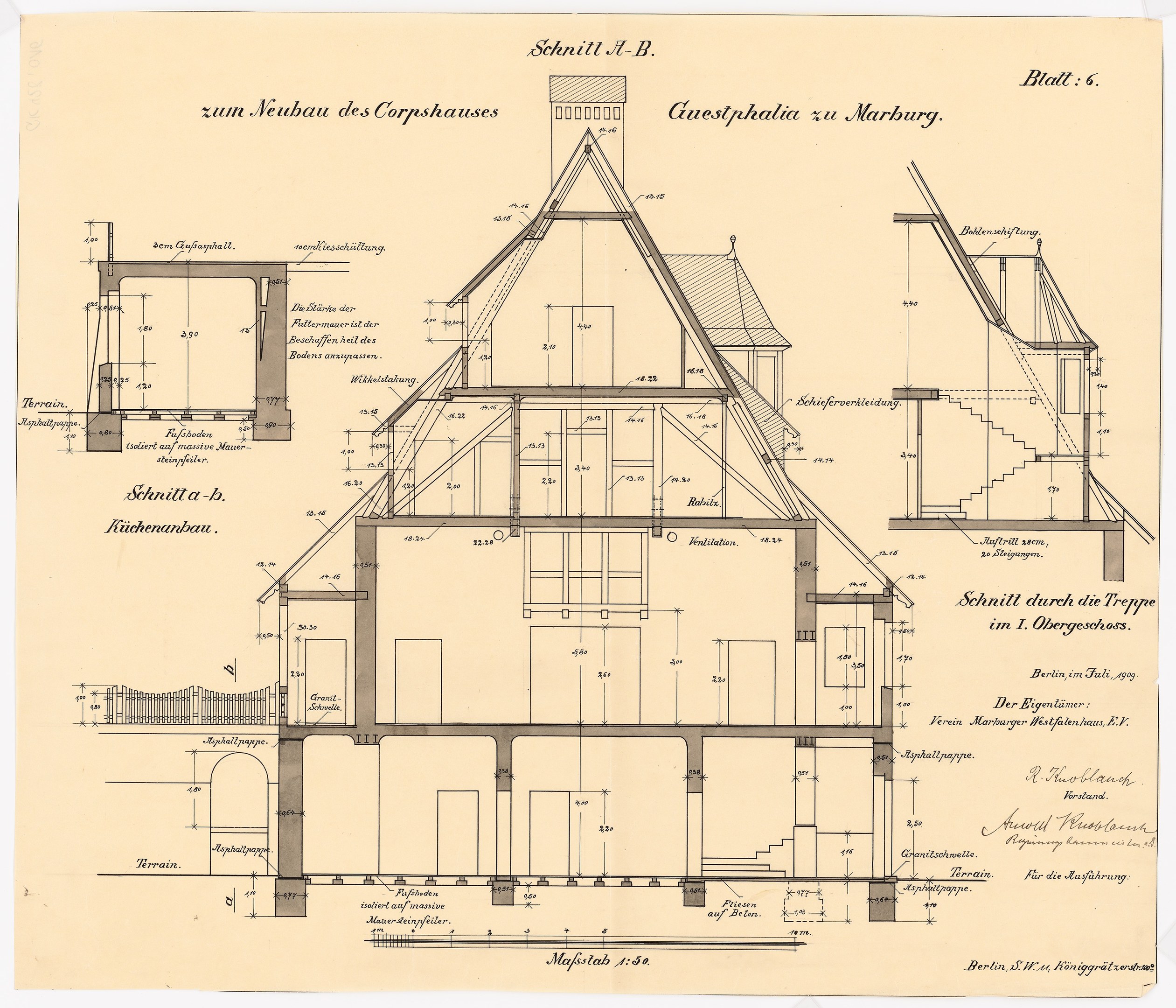 Schwarz-weißes Architekturzeichnung eines Hauses mit zahlreichen Fenstern und einem Dachfirst, beschriftet als erstes Haus in Deutschland, begleitet von detaillierten Bauplänen und Text.