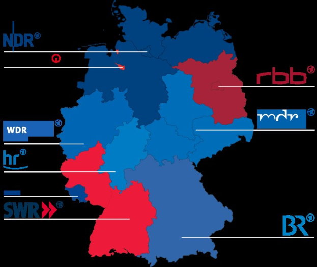 Eine Deutschlandkarte mit rot und blau hervorgehobenen Bundesländern, die die Wahlergebnisse von 2016 anzeigen, einschließlich der Namen der Kandidaten und weiterer Einzelheiten zum Wahltag.