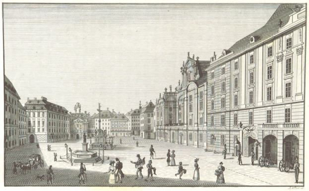 Eine Zeichnung eines Stadtplatzes mit Menschen, die herumgehen, einem zentralen Brunnen und Gebäuden mit Fenstern auf beiden Seiten, mit Text unten.