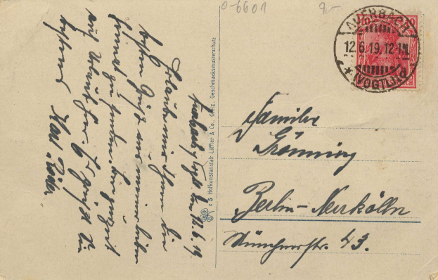 Eine alte deutsche Postkarte mit einem roten Stempel und der Aufschrift "Gesimnacks & Co. & Co."