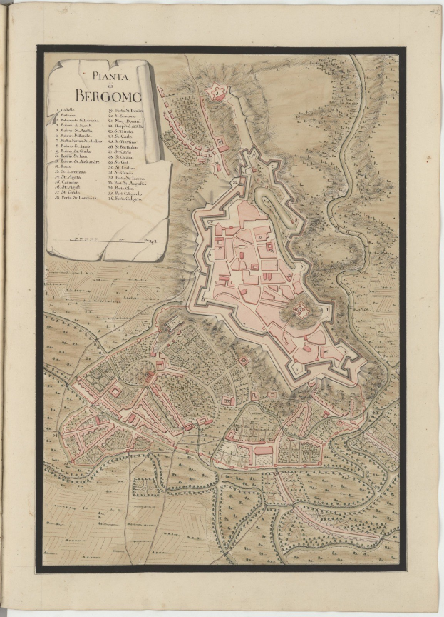 Ein altes Buch mit einer detaillierten Karte von Bergamo, Italien, das sichtbare Straßen, Gebäude und Sehenswürdigkeiten zeigt, sowie Textinformationen zur Bevölkerung, Geschichte und Kultur der Stadt.