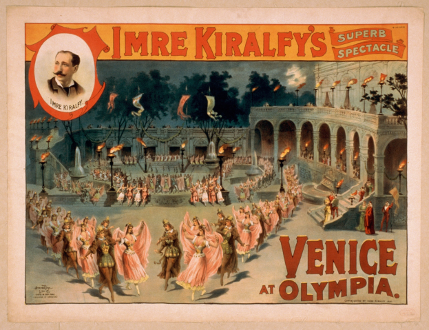 Plakat für Imre Kiralfys Super-Spektakel in Venedig in der Olympia, das kostümierte Künstler vor einem gebogenen und säulenreichen Gebäude mit Laternen und Bäumen im Hintergrund zeigt.