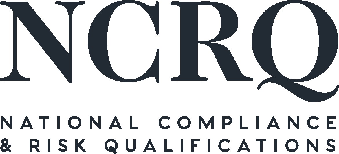 Weißer Hintergrund mit mittig gesetzter fetter schwarzer Schrift "National Compliance & Risk Qualifications" umgeben von einem dünnen schwarzen Rand, in einer modernen professionellen Schriftart.