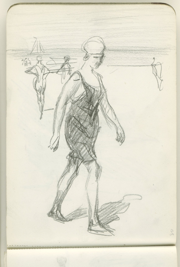 Eine Skizze einer Frau in einem langärmligen Kleid mit hohem Kragen, die bei Sonnenuntergang am Strand entlanggeht und die Augen geschlossen hat.