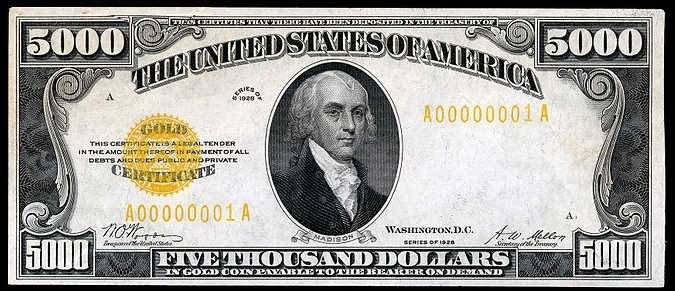 Eine US-amerikanische Fünftausend-Dollar-Note mit einem Porträt von George Washington, auf der 'United States' und 'Fünftausend Dollar' in fetter Schrift auf einem schwarzen Hintergrund zu sehen sind.