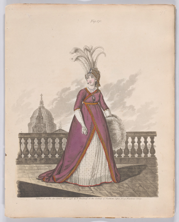 Frau in einem lila und weißen Kleid mit gefiedertem Kopfschmuck, die an einem Geländer steht, mit einem Gebäude und Wolken im Hintergrund, beschriftet mit 'Mode von New York, New York Street, 1790.'